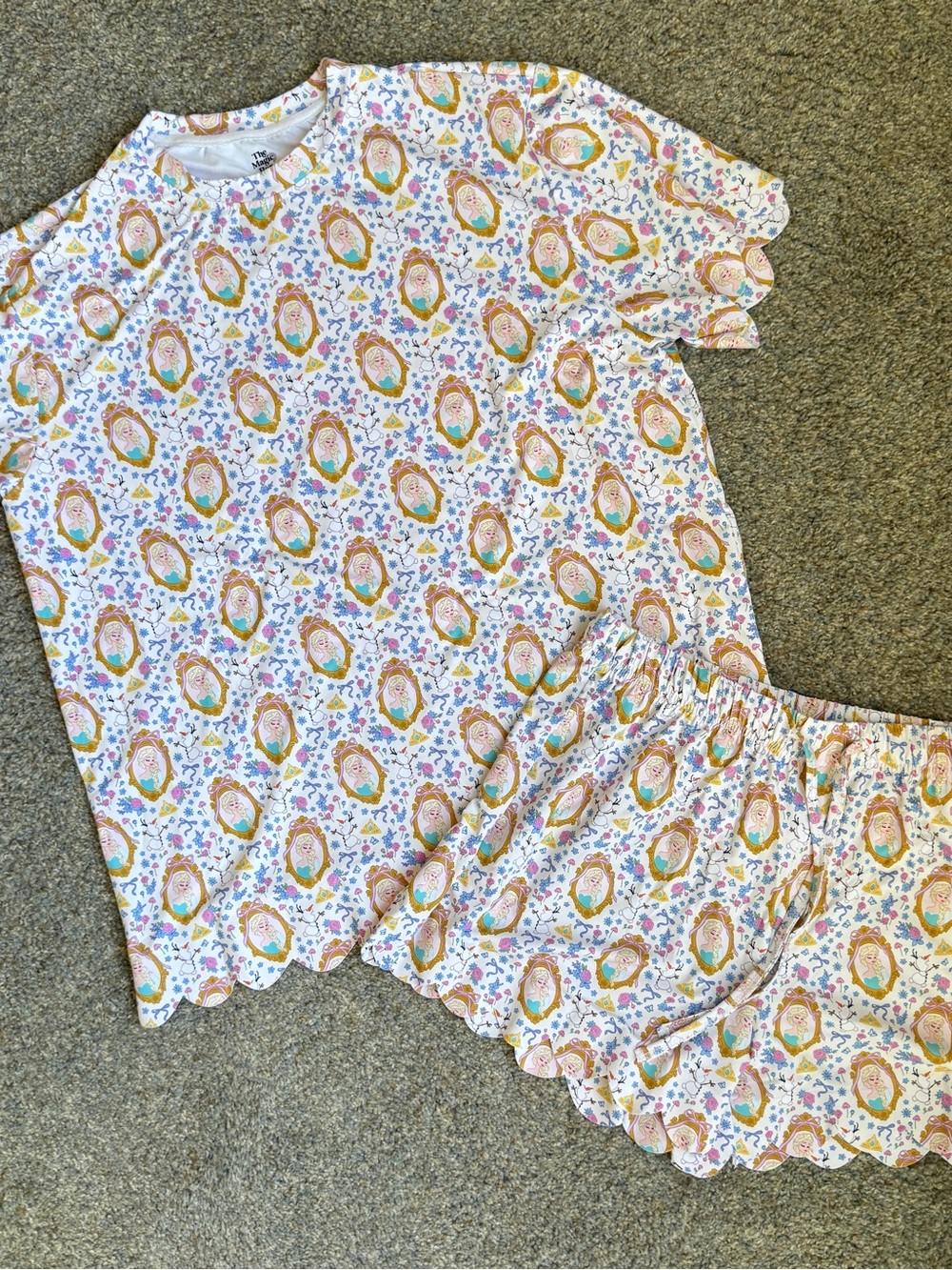 Disney frozen Elsa and Olaf ice queen scalloped shorts set women’s L